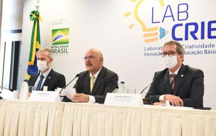 É preciso capacitar professores para mundo pós-pandemia, diz ministro