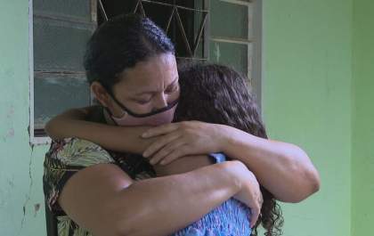 Após seis anos mulher descobre não ser mãe biológica da filha