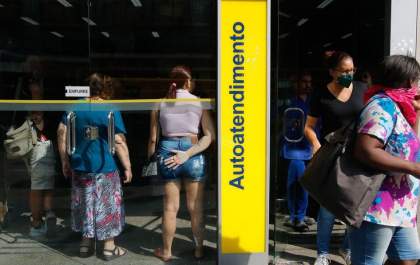 Taxa média do empréstimo pessoal varia 0,95% em outubro, diz Procon-SP