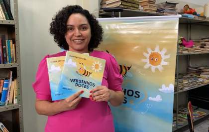 Escritora lança livro de poesias em Araçatuba