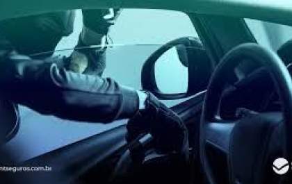 Mulher trans é presa acusada de furtar celular