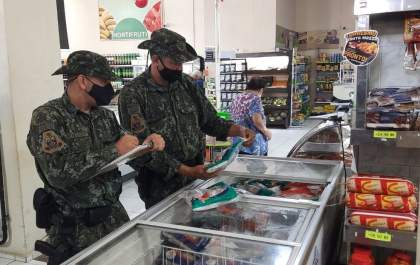 PM Ambiental fiscaliza peixarias e orienta sobre a proximidade da piracema