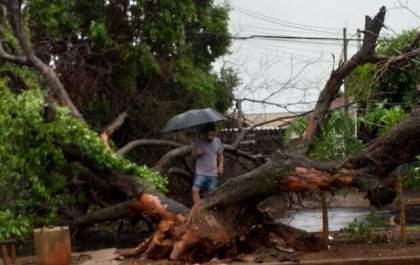 Temporal causa danos na rede elétrica em várias cidades