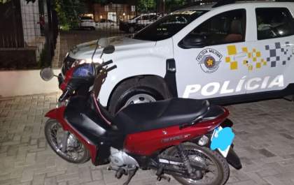 Jovem é preso por embriaguez após ser flagrado com Biz pela contramão na Elyeser