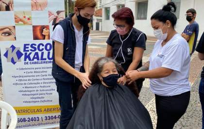 Ação promove corte de cabelo gratuito para doação em Araçatuba