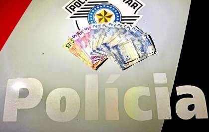 Menor rouba comércio com uma faca