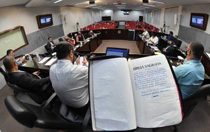 Norma que previa leitura da Bíblia antes das sessões legislativas é inconstitucional, decide TJ-SP