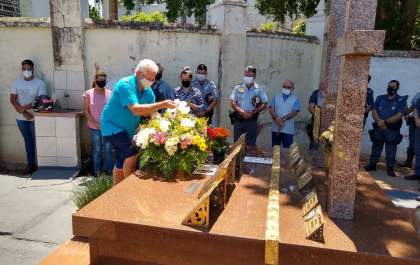 PM  lembra mortos pela covid-19 em homenagem pelo dia de Finados em Araçatuba