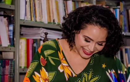 Escritora de Araçatuba promove sessão de autógrafos e doação de livros neste sábado