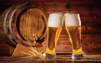 Consumo de álcool na gestação traz riscos para bebê, afirma médica