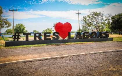 Assim como na Lagoa Maior, monumento “Amo Três Lagoas” está sendo instalado no Balneário Municipal
