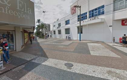 Instalação de novo hidrante no Calçadão deixa bairros sem água na quarta