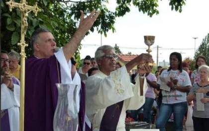 Celebrações do Dia de Finados começam com missas