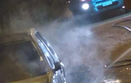 Carro é consumido por fogo em Três Lagoas