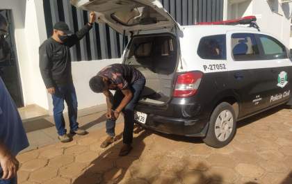 Homem em situação de rua é preso pela PM furtando fios elétricos no centro