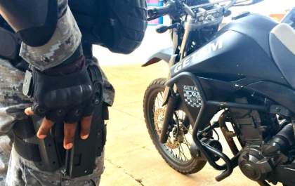 Homem mostra órgão genital a mulheres no centro de Três Lagoas