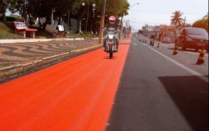 Condutores e ciclistas devem ficar atentos com as mudanças provocadas pela ciclofaixa.