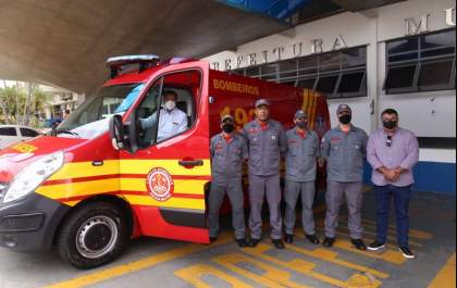 Prefeitura entrega viatura de resgate de R$ 300 mil ao Corpo de Bombeiros