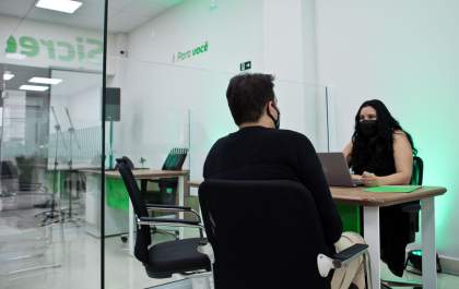 Com atendimento personalizado e mais próximo, cooperativismo de crédito bate recorde em gestão de investimentos