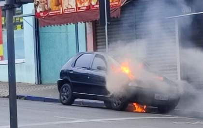 Incêndio destrói motor de Pálio no centro bancário de Andradina&nbsp;&nbsp;