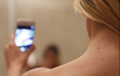 Golpes com 'nudes' a idosos estão cada vez mais constantes na região