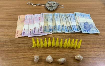 Homem é preso por tráfico após oferecer drogas para policial do GOE/Deic