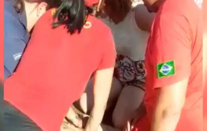 Jovem se afoga, é resgatado com vida, mas não resiste