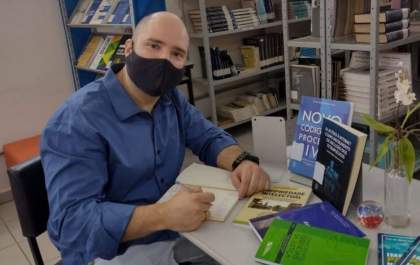 Professor lança livro sobre os impactos jurídicos da pandemia
