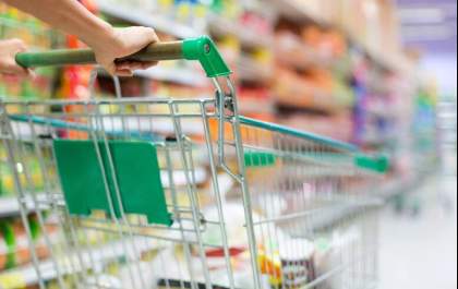 Supermercado é condenado por vender produtos vencidos e com divergências de preços