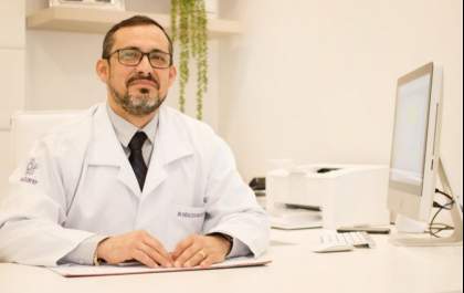 Posição sexual pode influenciar no sexo do bebê? Quem esclarece o assunto é o obstetra Dr. Eneias Cano