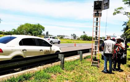 Ipem-SP verifica radares na rodovia Marechal Rondon em Araçatuba