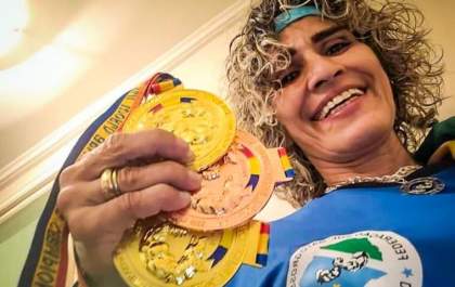 Com apoio da SEJUVEL, atleta de luta de braço conquista o título de campeã mundial na Romênia