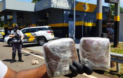 Jovem é presa com mais de 1 quilo de crack na bolsa