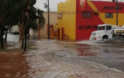 Temporal causa danos em Araçatuba