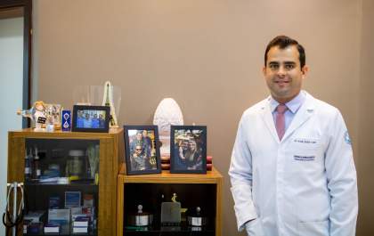 Por que acontece a queda de cabelo após a bariátrica? Médico cirurgião Dr. Thiago Bosch esclarece
