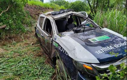 Viatura capota na BR-267 policial é arremessado para fora e fica ferido