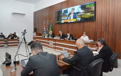 Vereadores rejeitam taxa do lixo e parcelamento do Biriguiprev