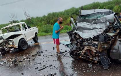Mulher de Araçatuba morre em colisão entre 3 veículos na Elyeser