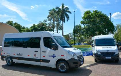 Birigui recebe duas vans do governo do Estado para transporte de pacientes da Saúde