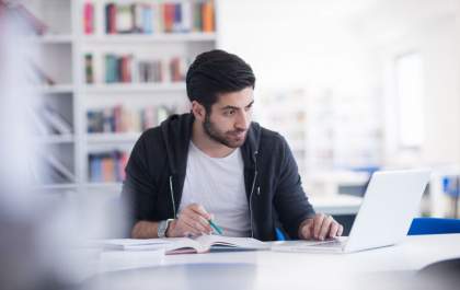 Instituições oferecem bolsas de estudo para estudar no exterior