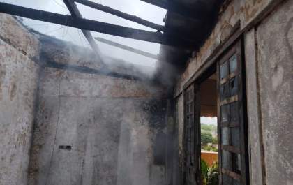 Incêndio no bairro Guanabara em Três Lagoas deixa cômodos de residência destruídos