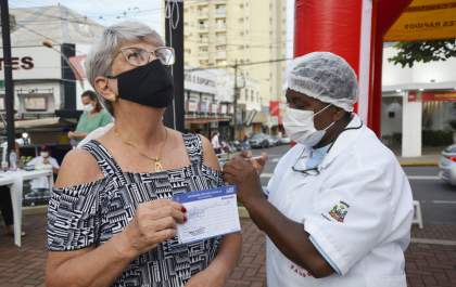 Aplicação da 1ª, 2ª e 3ª doses contra a covid-19 segue até quinta-feira