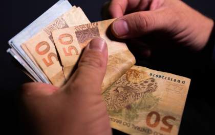 Salário mínimo passa a ser de R$ 1.212,00 a partir de 1º de janeiro de 2022