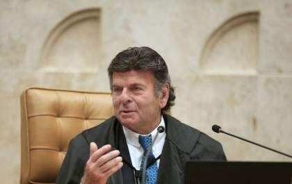 Ministro Luiz Fux autoriza compra de medicamento para aids