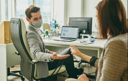 Saiba quais cuidados as empresas devem tomar com as novas variantes e influenza