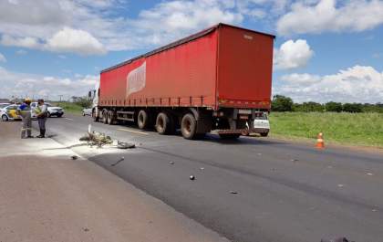Motociclista morre em acidente com caminhão na Elyeser