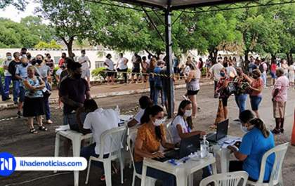 Com nova onda de COVID, região corre por dose de reforço