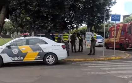 Acidente entre duas motonetas deixa mulher ferida no Jd das Águas