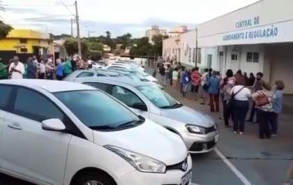 População de Birigui faz fila para agendamento de retorno médico