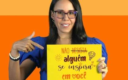 Estudante de Administração que vende doces na rua sonha em ter uma loja própria